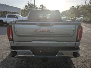 GMC Sierra 1500 2025 4x2 SLT 4dr Cabina de tripulacion con 5.8 pies BA