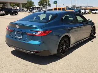 Toyota Camry 2025 SE Sedán 4p.