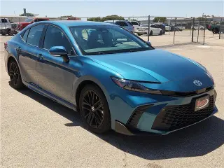 Toyota Camry 2025 SE Sedán 4p.