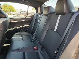 Toyota Camry 2025 SE Sedán 4p.
