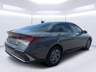 Hyundai ELANTRA 2024 SEL 4p Sedan