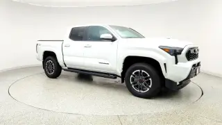 Toyota Tacoma 2024 4x4 SR5 cabina doble 4 puertas Double Cab 5.0 ft SB