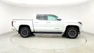 Toyota Tacoma 2024 4x4 SR5 cabina doble 4 puertas Double Cab 5.0 ft SB