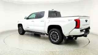 Toyota Tacoma 2024 4x4 SR5 cabina doble 4 puertas Double Cab 5.0 ft SB