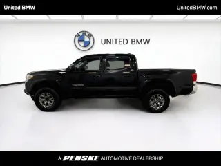 Toyota Tacoma 2017 4x2 SR5 V6 4 puertas Dobla Cab 5.0 pies SB