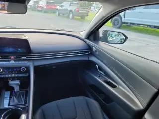 Hyundai ELANTRA 2025 SEL Conveniencia 4p Sedan