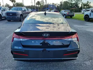 Hyundai ELANTRA 2025 SEL Conveniencia 4p Sedan