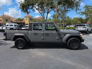 Jeep Gladiator 2021 4x4 Sport 4dr Crew Cab 5.0 ft. SB
