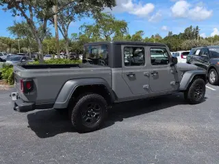 Jeep Gladiator 2021 4x4 Sport 4dr Crew Cab 5.0 ft. SB