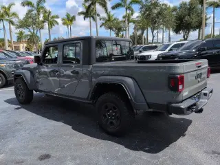 Jeep Gladiator 2021 4x4 Sport 4dr Crew Cab 5.0 ft. SB