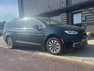 Chrysler Pacifica Plús Híbrido 2024 Select Minivan 4p.