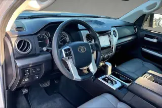 Toyota Tundra 2014 4x2 SR5 4dr CrewMax Cab Pickup SB (5.7L V8)