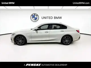 Sedán BMW 3 Series 2021 330e 4 puertas
