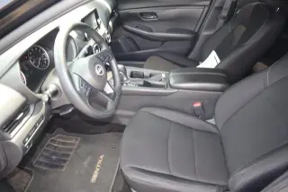 Nissan Sentra 2024 S sedán de 4 puertas
