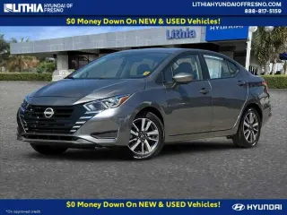 Sedán Nissan Versa 2024 SV de 4 puertas
