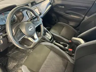 Sedán Nissan Versa 2024 SV de 4 puertas