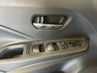 Sedán Nissan Versa 2024 SV de 4 puertas
