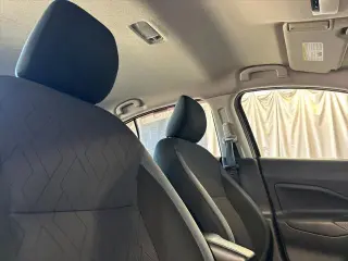 Sedán Nissan Versa 2024 SV de 4 puertas