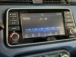 Sedán Nissan Versa 2024 SV de 4 puertas