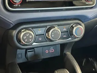 Sedán Nissan Versa 2024 SV de 4 puertas