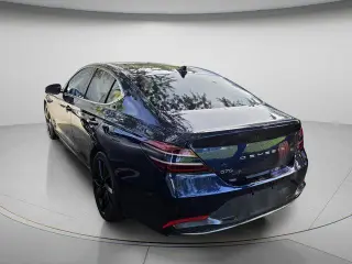 Genesis G70 2023 2.0T 4dr Sedán