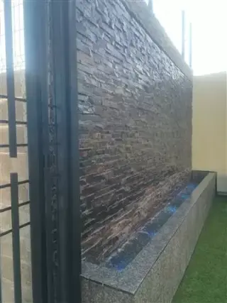 Cascada artificial,muro llorón