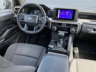 Toyota Tacoma 2024 4x4 SR5 4 puertas Double Cab 5.0 ft SB