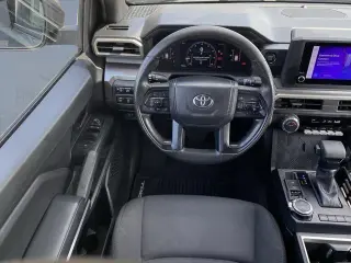 Toyota Tacoma 2024 4x4 SR5 4 puertas Double Cab 5.0 ft SB