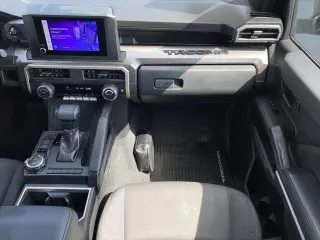 Toyota Tacoma 2024 4x4 SR5 4 puertas Double Cab 5.0 ft SB