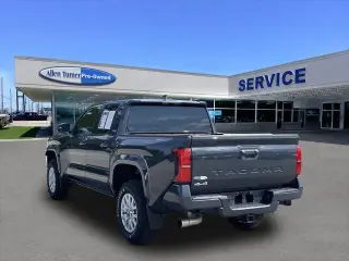 Toyota Tacoma 2024 4x4 SR5 4 puertas Double Cab 5.0 ft SB
