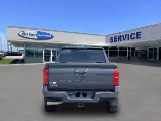 Toyota Tacoma 2024 4x4 SR5 4 puertas Double Cab 5.0 ft SB
