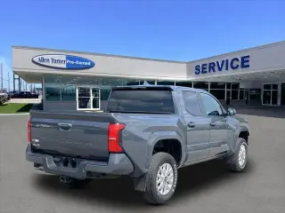 Toyota Tacoma 2024 4x4 SR5 4 puertas Double Cab 5.0 ft SB