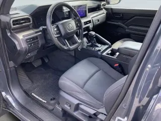 Toyota Tacoma 2024 4x4 SR5 4 puertas Double Cab 5.0 ft SB