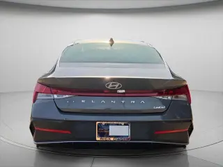 Hyundai ELANTRA 2024 Limited Sedán 4 puertas