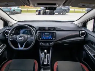 Nissan Versa 2024 SR 4dr Sedán