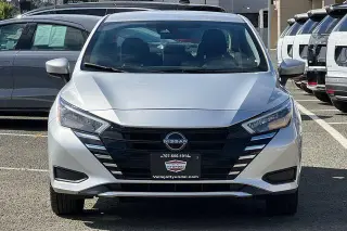 Nissan Versa 2025 SV Sedán de 4 puertas