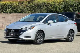 Nissan Versa 2025 SV Sedán de 4 puertas