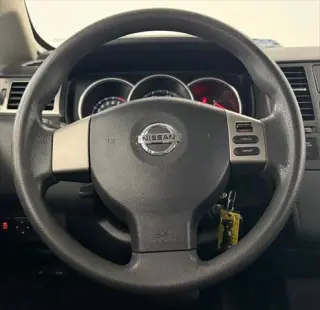 Nissan Versa 2012 1.8 S 4p Hatchback 6M