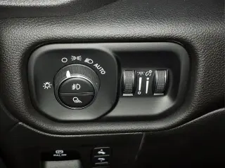 Ram 1500 2025 4x4 Lone Star 4p. Cabina de Tripulacion Doble 5.6 ft. SB Pickup