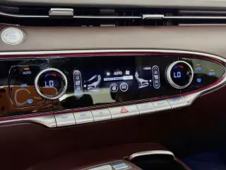 Genesis GV70 2023 AWD 2.5T Estándar 4p SUV