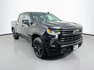 Chevrolet Silverado 1500 2023 4x4 RST cabina tripulante 4 puertas 5.8 ft SB