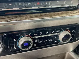 Chevrolet Silverado 1500 2023 4x4 RST cabina tripulante 4 puertas 5.8 ft SB