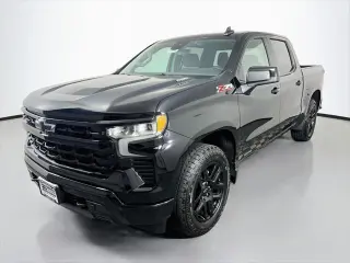 Chevrolet Silverado 1500 2023 4x4 RST cabina tripulante 4 puertas 5.8 ft SB