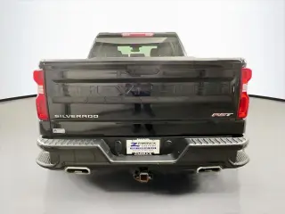 Chevrolet Silverado 1500 2023 4x4 RST cabina tripulante 4 puertas 5.8 ft SB
