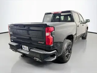 Chevrolet Silverado 1500 2023 4x4 RST cabina tripulante 4 puertas 5.8 ft SB
