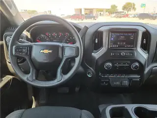 Chevrolet Silverado 1500 2023 4x4 Custom cabina de tripulación 4 puertas 5.8 pies de caja