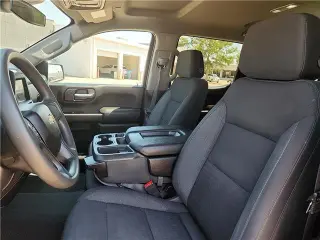Chevrolet Silverado 1500 2023 4x4 Custom cabina de tripulación 4 puertas 5.8 pies de caja