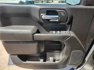 Chevrolet Silverado 1500 2023 4x4 Custom cabina de tripulación 4 puertas 5.8 pies de caja