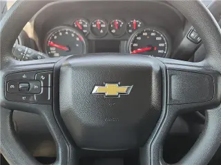 Chevrolet Silverado 1500 2023 4x4 Custom cabina de tripulación 4 puertas 5.8 pies de caja