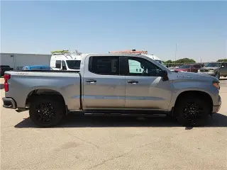 Chevrolet Silverado 1500 2023 4x4 Custom cabina de tripulación 4 puertas 5.8 pies de caja